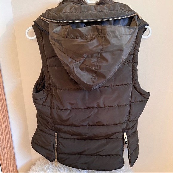 H&M olive green puffer vest - Picture 3 of 5